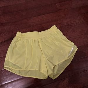 lululemon hotty hot low rise lined shorts 4” inseam size 6!